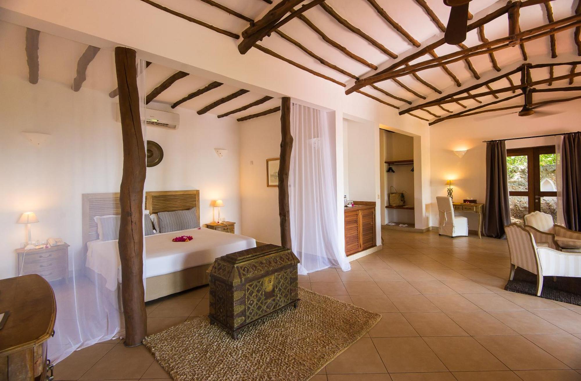 Konokono Beach Resort And Isaraya Luxury Overwater Villas Michamvi Стая снимка