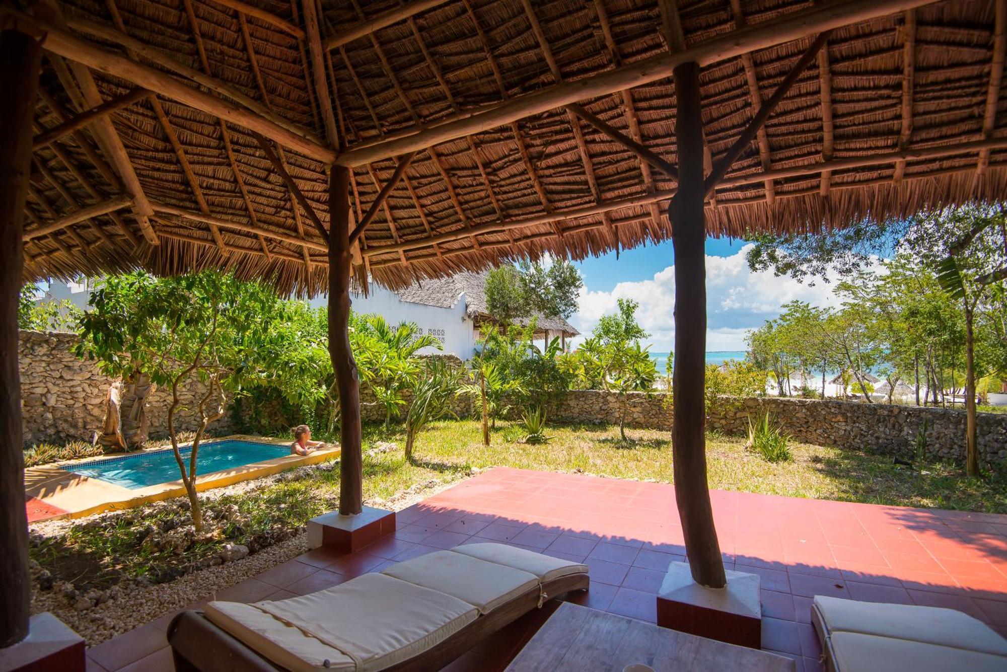 Konokono Beach Resort And Isaraya Luxury Overwater Villas Michamvi Стая снимка