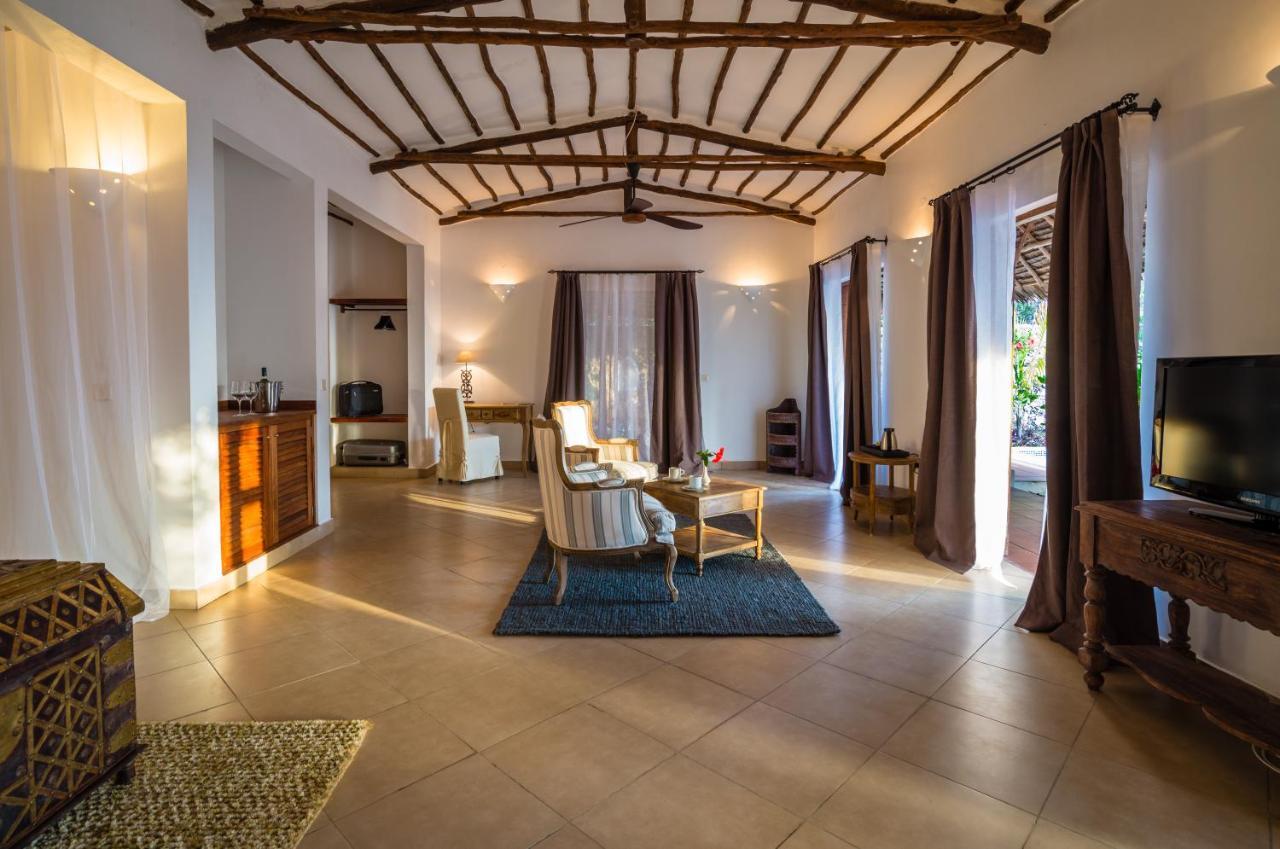 Konokono Beach Resort And Isaraya Luxury Overwater Villas Michamvi Стая снимка